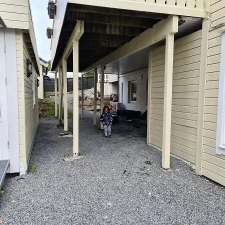 Apartment, 1 Bedrom, High Standard, Right By Airport, With Bed Linen