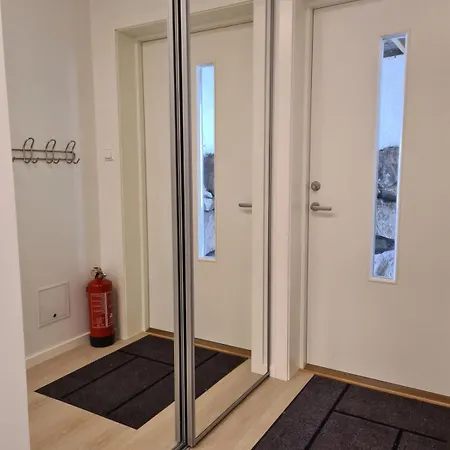 Apartment, 1 Bedrom, High Standard, Right By Airport, With Bed Linen