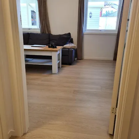 아파트 Apartment, 1 Bedrom, High Standard, Right By Airport, With Bed Linen