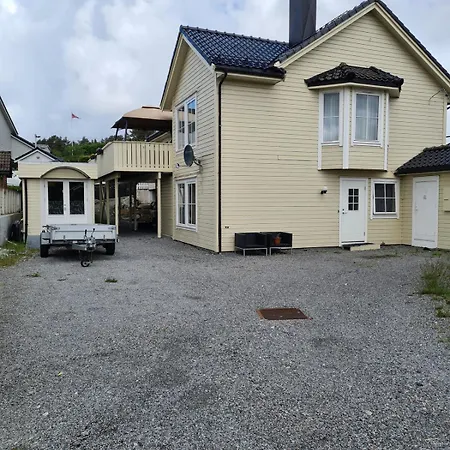 Apartment, 1 Bedrom, High Standard, Right By Airport, With Bed Linen Apartamento *