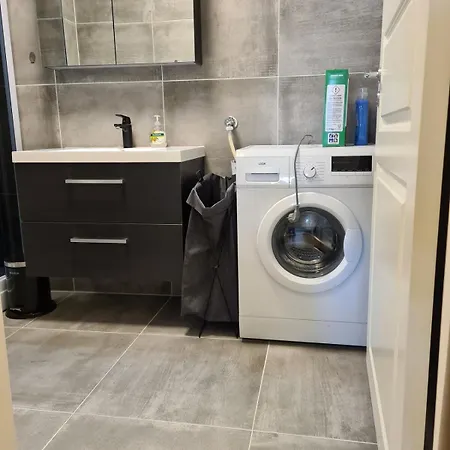 Apartment, 1 Bedrom, High Standard, Right By Airport, With Bed Linen * 베르겐