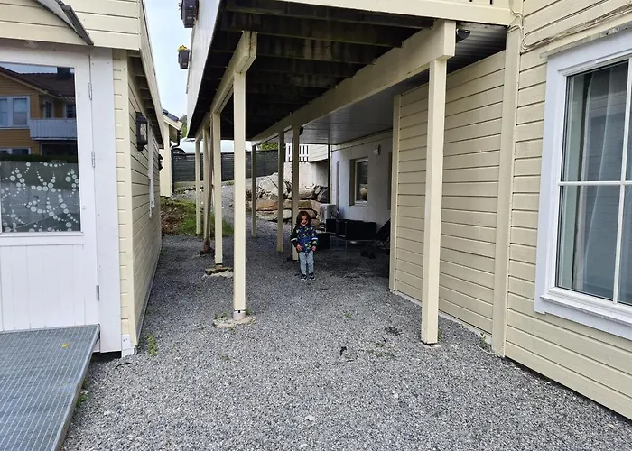 Apartment, 1 Bedrom, High Standard, Right By Airport, With Bed Linen