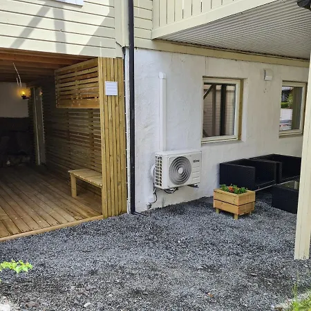 Apartment Apartment, 1 Bedrom, High Standard, Right By Airport, With Bed Linen