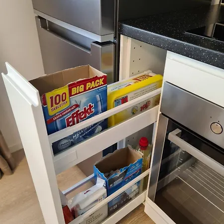 Apartment, 1 Bedrom, High Standard, Right By Airport, With Bed Linen Apartment