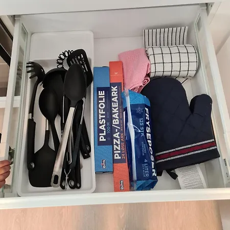 Apartment, 1 Bedrom, High Standard, Right By Airport, With Bed Linen Apartment