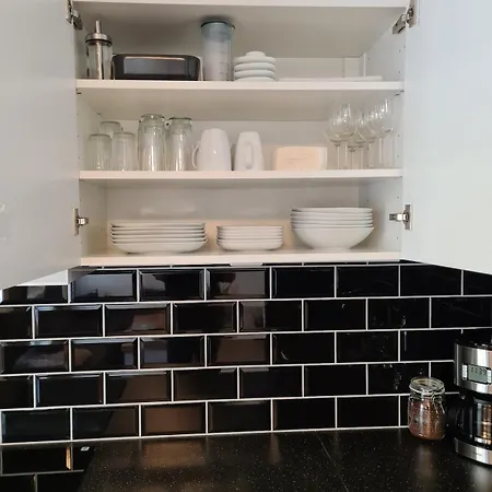 Apartment, 1 Bedrom, High Standard, Right By Airport, With Bed Linen