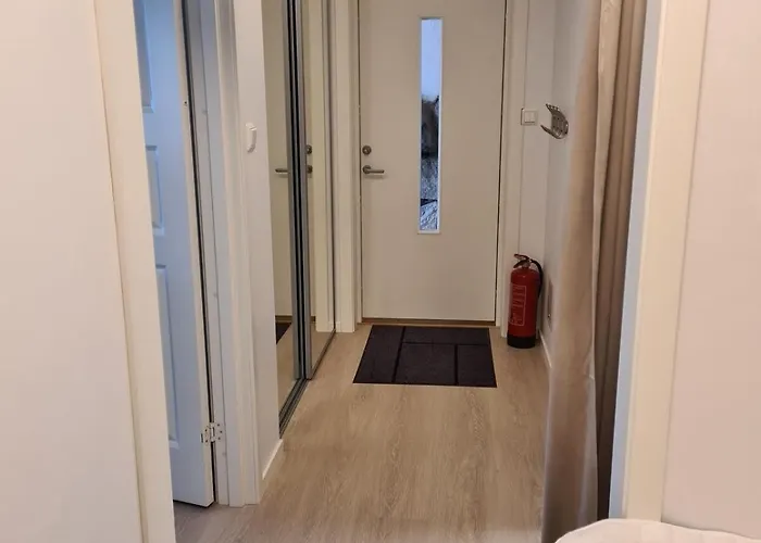 Apartment, 1 Bedrom, High Standard, Right By Airport, With Bed Linen * 卑爾根