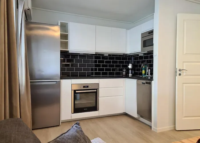 Apartment, 1 Bedrom, High Standard, Right By Airport, With Bed Linen * 卑爾根