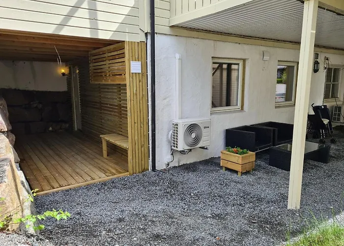 公寓 Apartment, 1 Bedrom, High Standard, Right By Airport, With Bed Linen