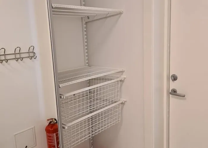 Apartment, 1 Bedrom, High Standard, Right By Airport, With Bed Linen 卑爾根