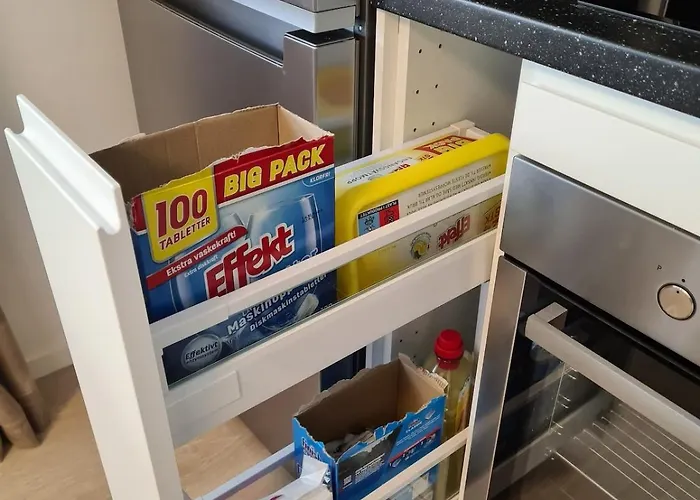 Apartment, 1 Bedrom, High Standard, Right By Airport, With Bed Linen Apartman