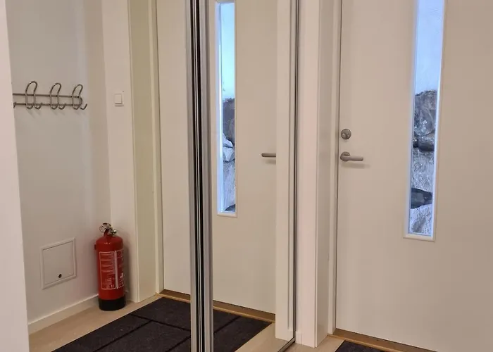 Apartment, 1 Bedrom, High Standard, Right By Airport, With Bed Linen