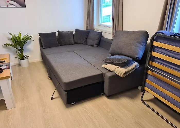 Apartment, 1 Bedrom, High Standard, Right By Airport, With Bed Linen Apartman *