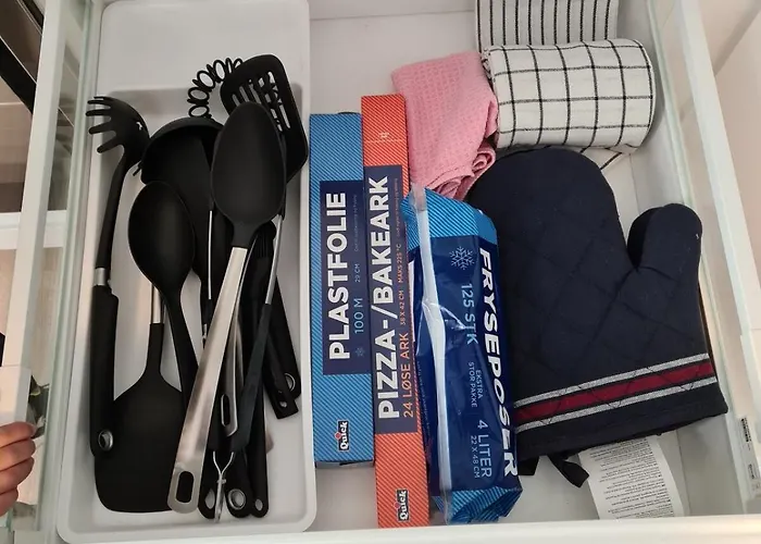 Apartment, 1 Bedrom, High Standard, Right By Airport, With Bed Linen 公寓