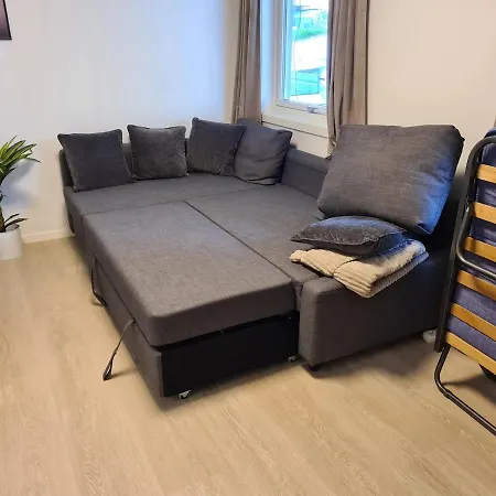 Apartment, 1 Bedrom, High Standard, Right By Airport, With Bed Linen Апартаменты *