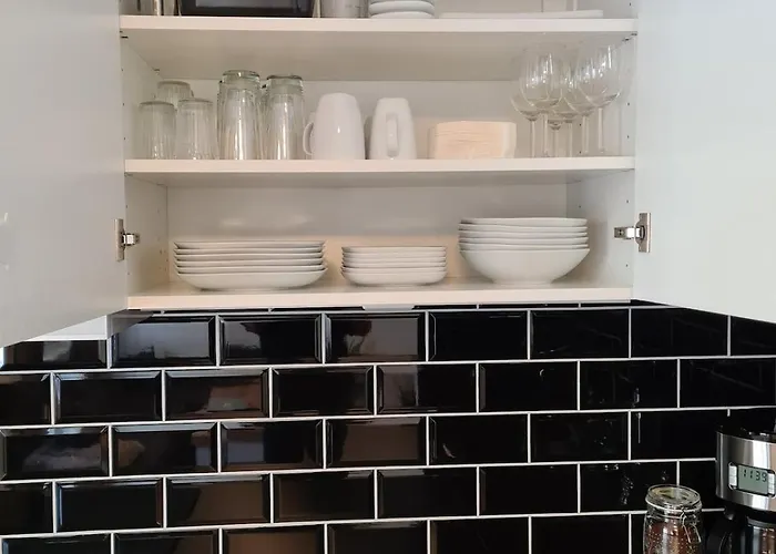 Apartment, 1 Bedrom, High Standard, Right By Airport, With Bed Linen